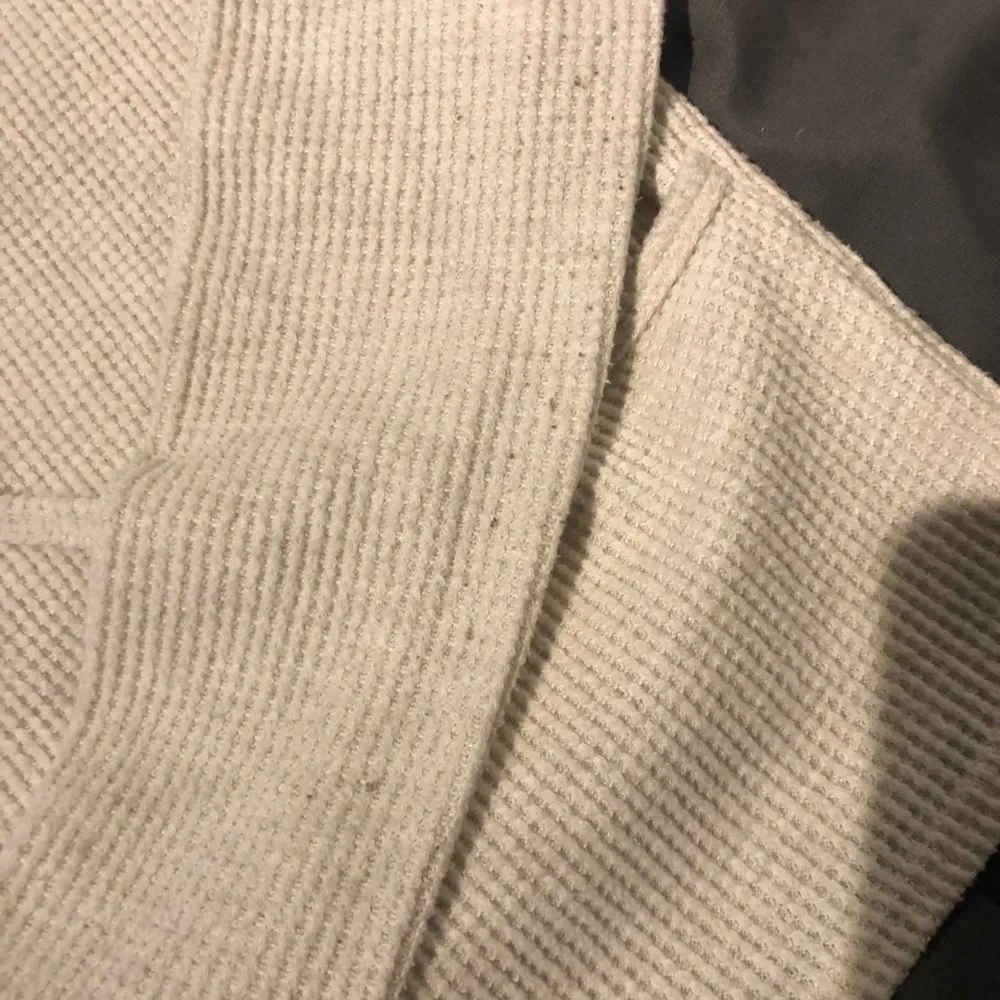 Aerie grey/Cream Long Sleeve Wrap Top xs hood used condition - Picture 3 of 3